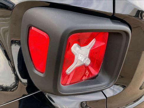 Used 2016 Jeep Renegade Latitude image 28