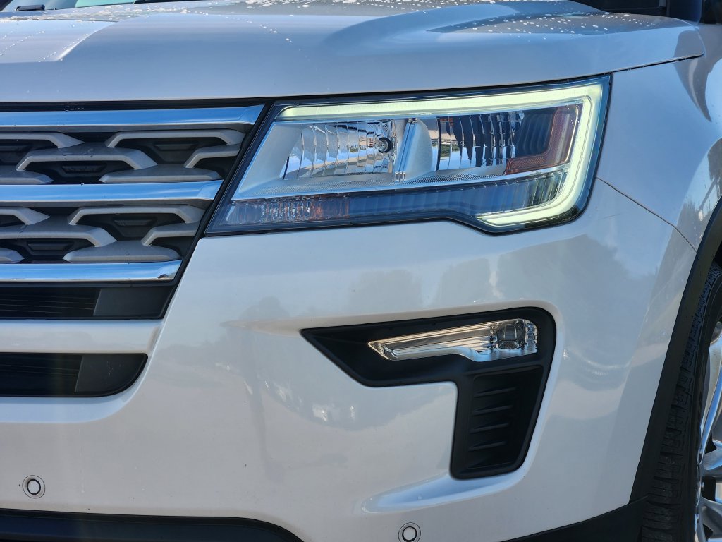 Used 2018 Ford Explorer XLT w/ Equipment Group 202A FWD image 6