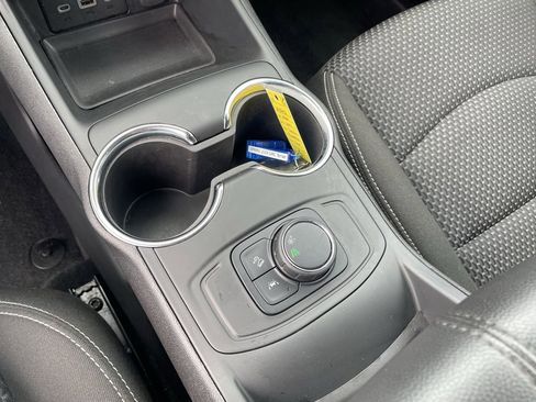 Used 2024 GMC Terrain SLE image 17