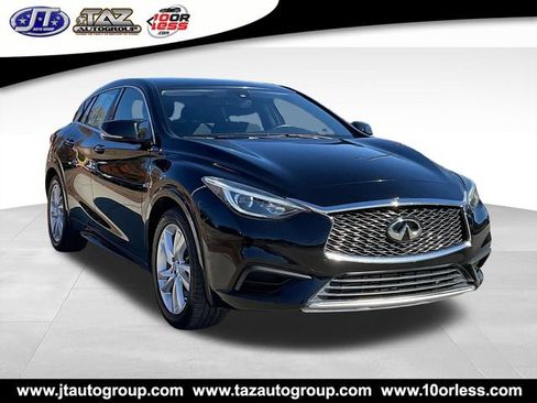 Used 2017 INFINITI QX30 FWD image 1