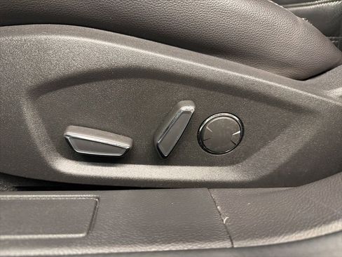 Used 2014 Ford Fusion SE w/ Equipment Group 202A FWD image 25
