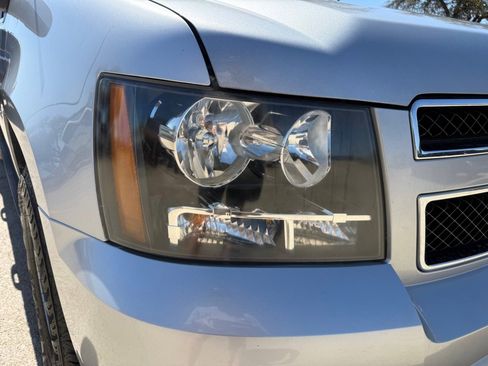 Used 2011 Chevrolet Avalanche LS image 11