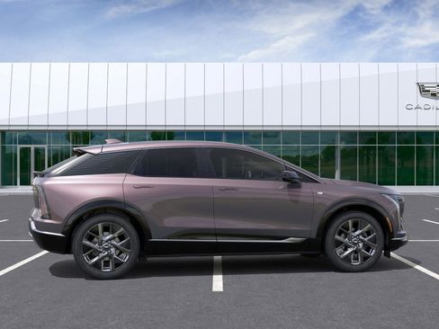New 2025 Cadillac Optiq Luxury 1 image 5