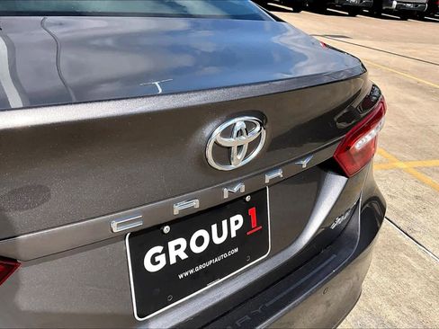 Used 2018 Toyota Camry XLE image 28