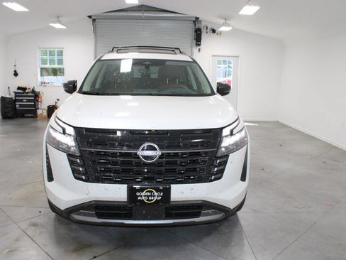 Used 2026 Nissan Pathfinder Platinum AWD/4WD image 3