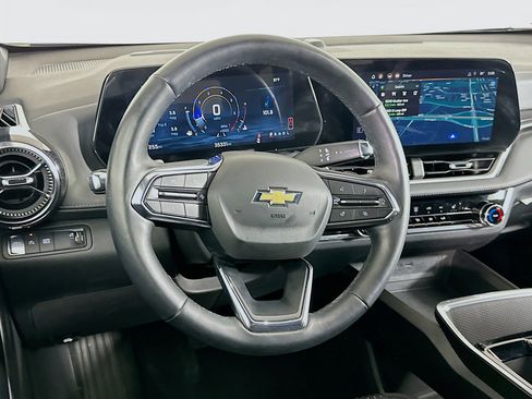 Used 2025 Chevrolet Equinox LT image 18