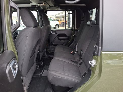 Used 2021 Jeep Gladiator Sport image 11