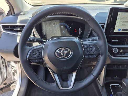 Certified 2025 Toyota Corolla Cross XLE w/ Convenience Package FWD image 9