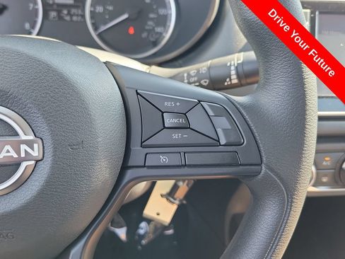Used 2025 Nissan Versa S FWD image 7