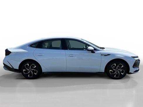 Used 2025 Hyundai Sonata SEL FWD image 6