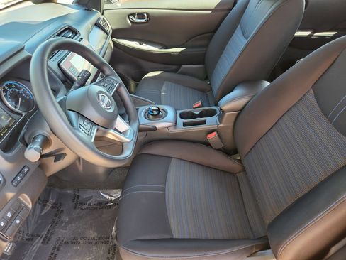 Used 2025 Nissan Leaf S FWD image 4