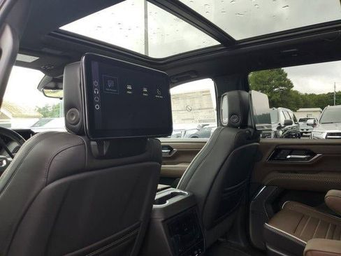 New 2026 GMC Yukon Denali Ultimate AWD/4WD image 8