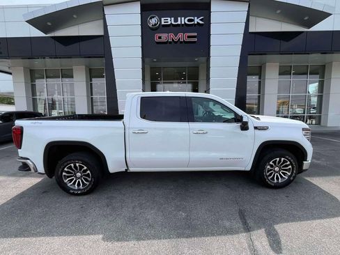 Used 2022 GMC Sierra 1500 SLT image 2