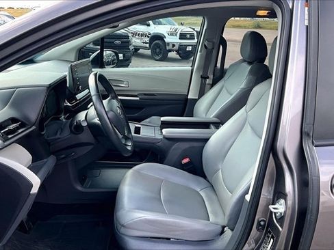 Used 2021 Toyota Sienna XLE FWD image 21
