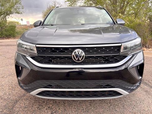 Used 2022 Volkswagen Taos SE image 4