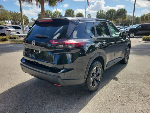 Used 2025 Nissan Rogue SV image 3