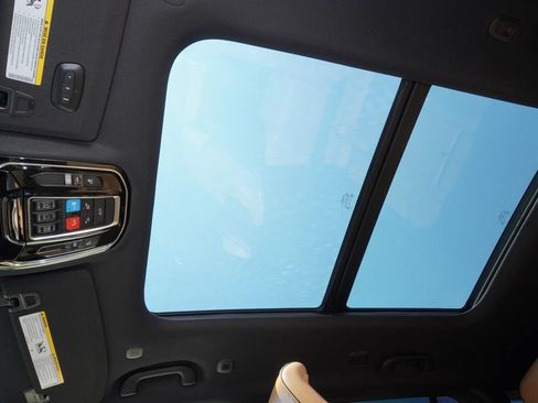Used 2023 Jeep Grand Cherokee Summit AWD/4WD image 11