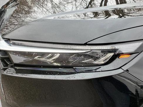 Used 2025 Honda CR-V LX image 10