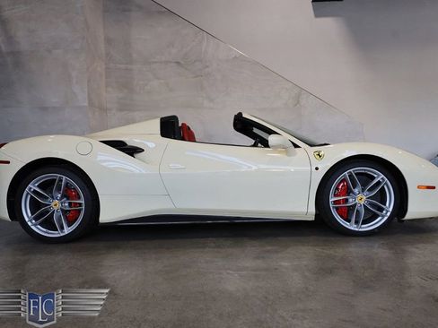 Used 2018 Ferrari 488 Spider image 18