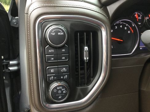 Used 2021 Chevrolet Silverado 1500 LTZ w/ LTZ Convenience Package II AWD/4WD image 11