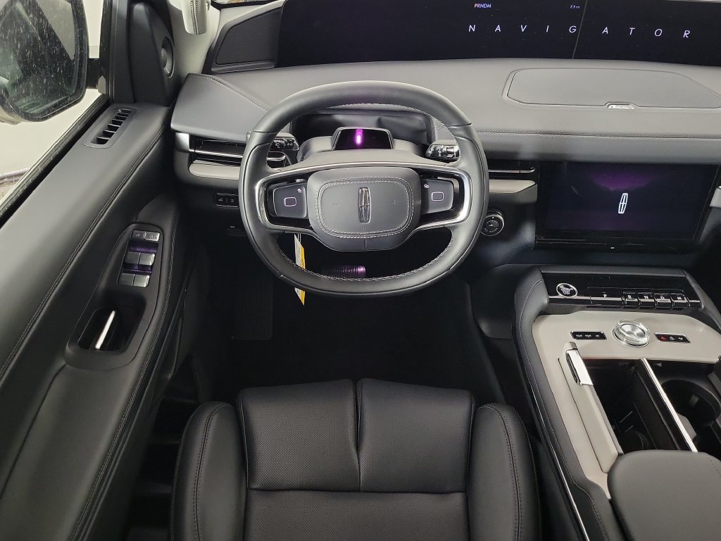 New 2027 Lincoln Navigator Premiere RWD image 11
