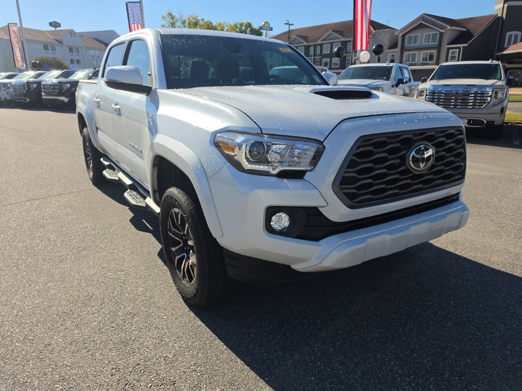 Used 2022 Toyota Tacoma TRD Sport w/ Technology Package RWD image 1