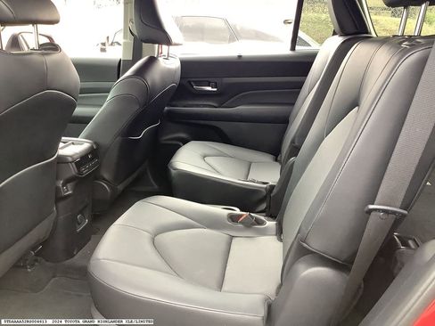 Used 2024 Toyota Grand Highlander XLE image 13
