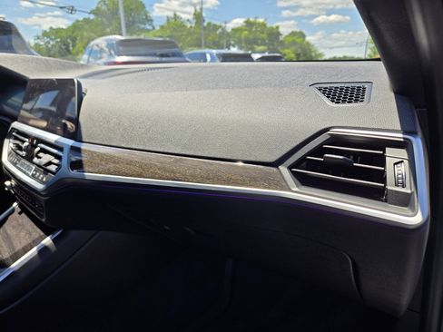 Used 2021 BMW 330i xDrive Sedan w/ Premium Package AWD/4WD image 17