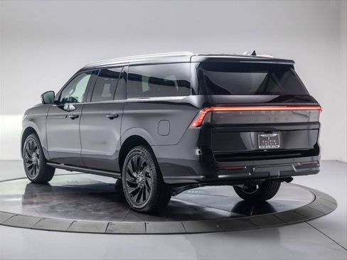 New 2026 Lincoln Navigator L Black Label AWD/4WD image 3
