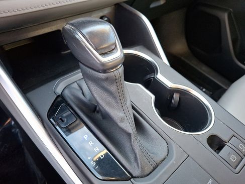 Used 2020 Toyota Highlander XLE image 22