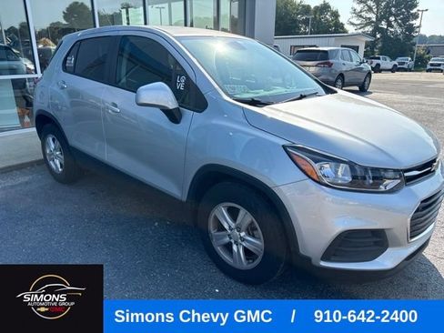 Used 2022 Chevrolet Trax LS w/ Tint and Cruise Package FWD image 6
