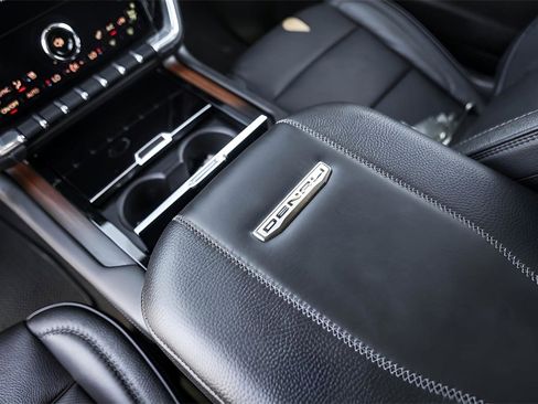 Used 2025 GMC Yukon XL Denali image 20