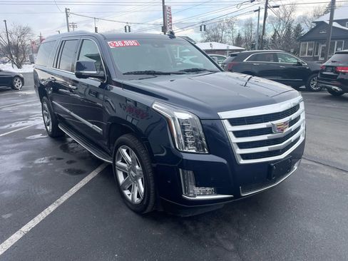 Used 2019 Cadillac Escalade ESV Luxury image 2