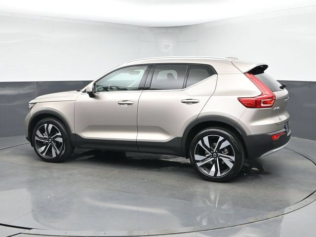 Used 2024 Volvo XC40 B5 Ultimate AWD/4WD image 6