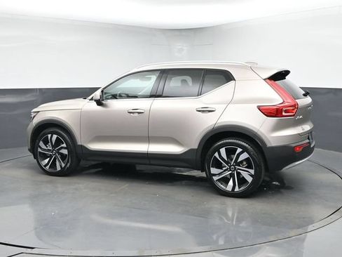 Used 2024 Volvo XC40 B5 Ultimate AWD/4WD image 6