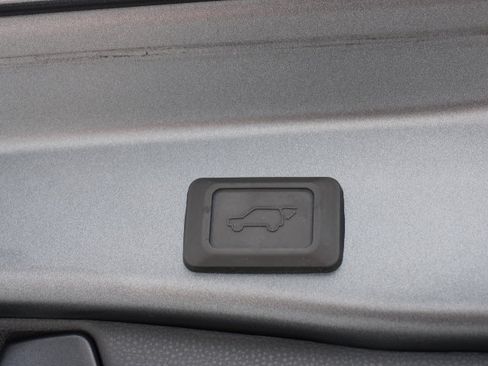 Used 2022 Toyota RAV4 XLE Premium FWD image 16