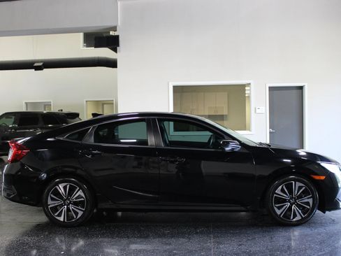 Used 2017 Honda Civic EX-T image 2