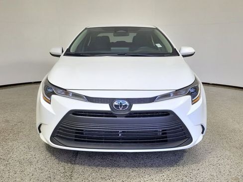 Used 2025 Toyota Corolla LE w/ Convenience Package FWD image 3