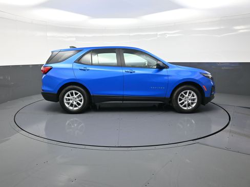 Used 2024 Chevrolet Equinox LS image 2