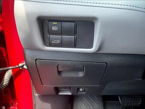 Used 2022 Toyota Highlander XLE AWD/4WD image 15