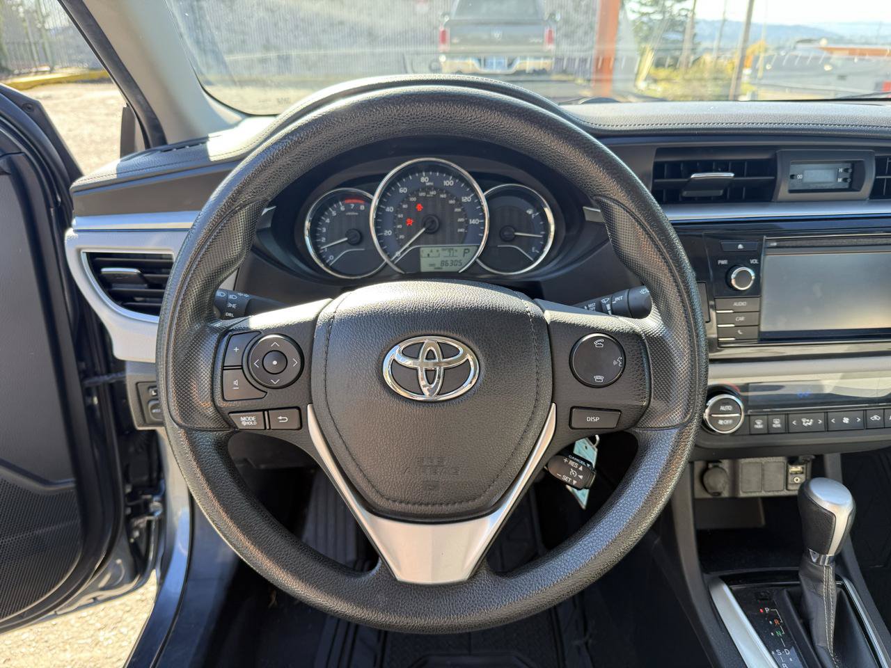 Used 2015 Toyota Corolla LE FWD image 25