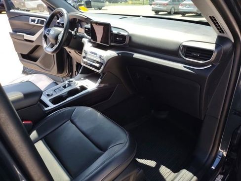 Used 2022 Ford Explorer XLT w/ Equipment Group 202A AWD/4WD image 25