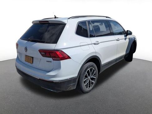Used 2021 Volkswagen Tiguan SE w/ Panoramic Sunroof Package image 5