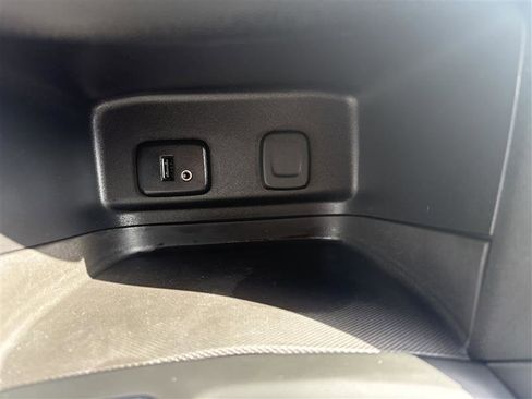 Used 2018 Chevrolet Equinox LT image 16