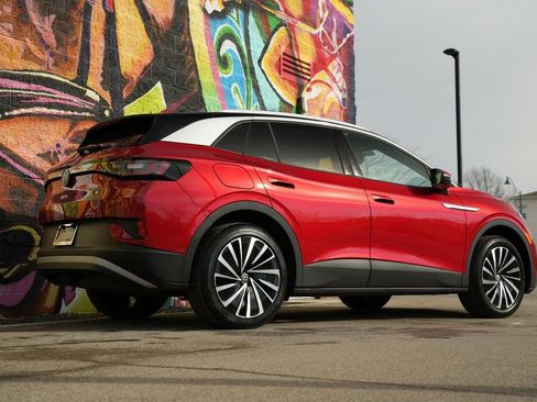 Used 2023 Volkswagen ID.4 Pro S Plus image 5