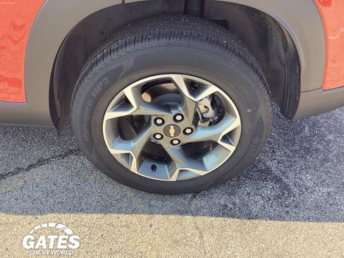 Used 2024 Chevrolet Trax LT w/ Driver Confidence Package FWD image 29