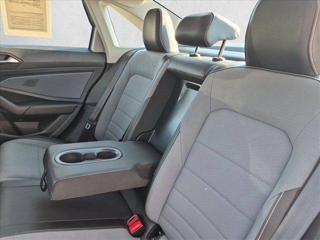 Used 2025 Volkswagen Jetta SE FWD image 28