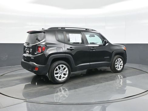 Used 2018 Jeep Renegade Latitude w/ Cold Weather Group image 7