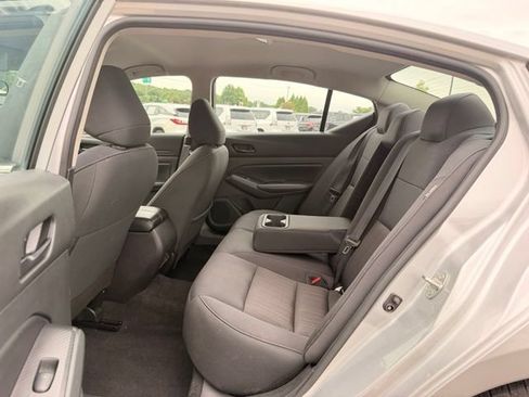 Used 2024 Nissan Altima 2.5 SV FWD image 13