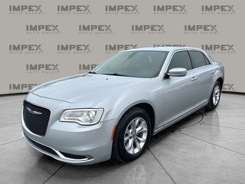 Used 2022 Chrysler 300 Touring image 1